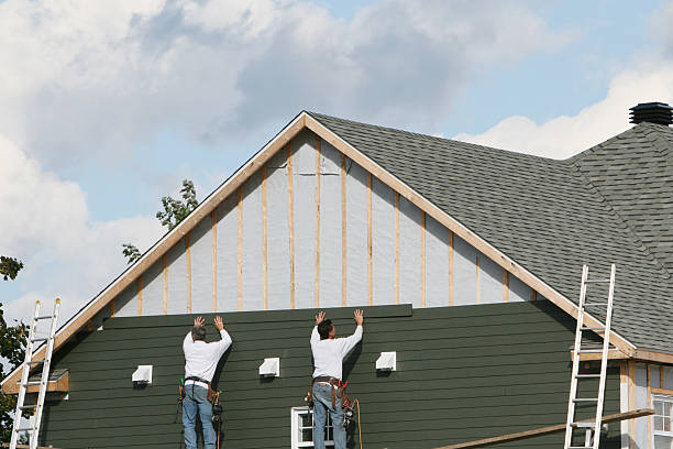 Professional Vinyl Siding technician working in Sandy Hook, CT